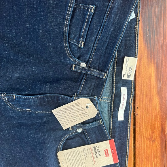 Levi's Classic Bootcut Jeans - Picture 3 of 5